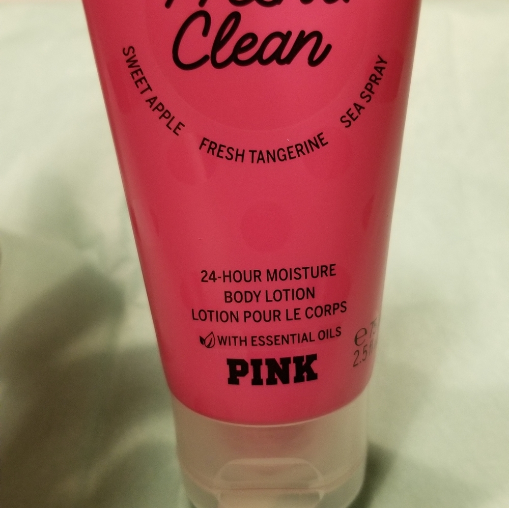 Victoria's secret lotion 2.5 Fresh and Clean